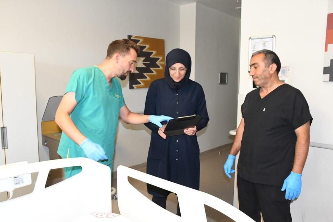 70 yaşındaki kadının karnından çıkarıldı! Tam 4 kilo, doktorlar bile inanamadı 2