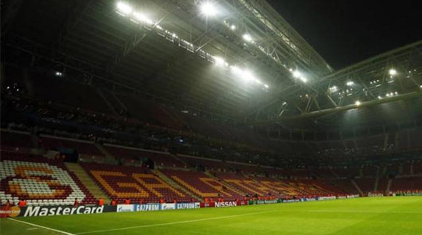 Galatasaray kombinede indirim yapıyor! İsyan...