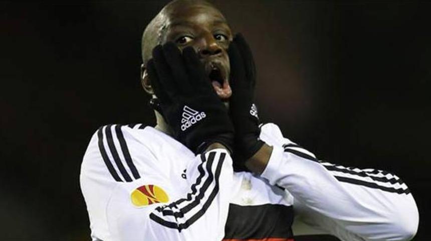 Demba Ba: "Çin'i değil İngiltere'yi istiyorum"