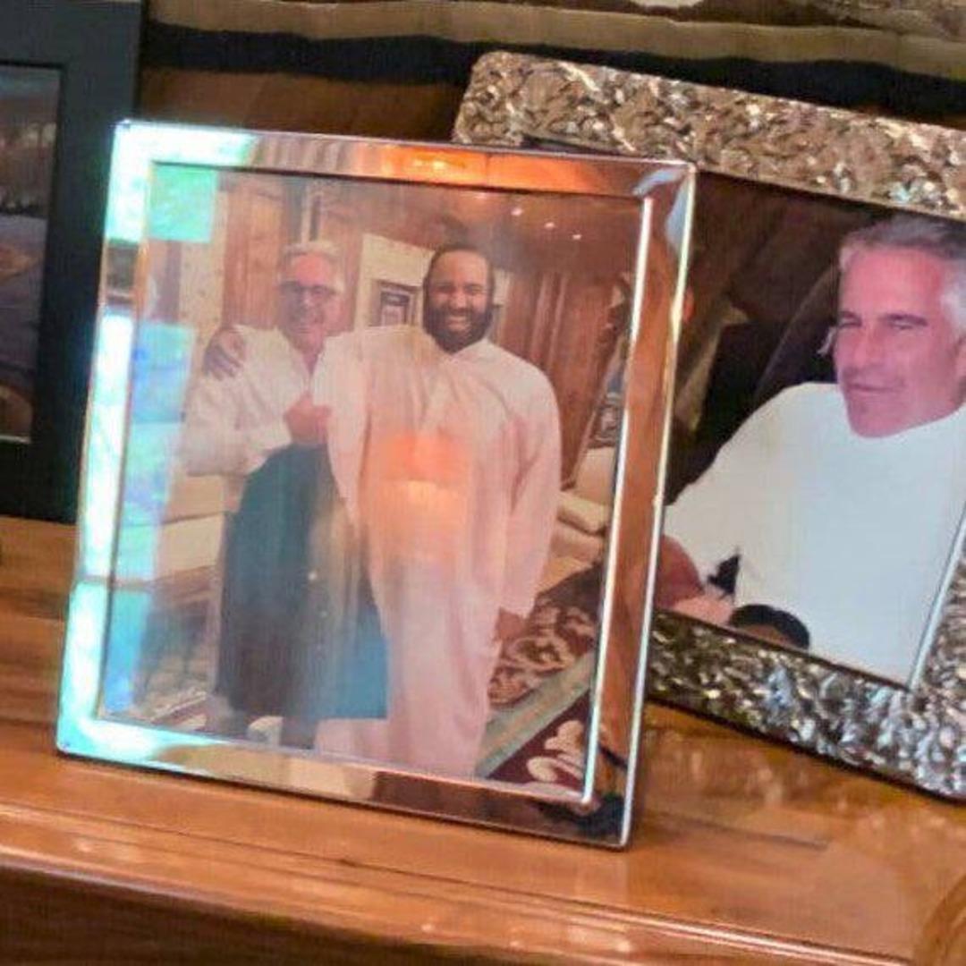 Dünya bu fotoğrafları konuşuyor! Pedofili Epstein’ın eviden çıktı! Muhammed Bin Selman, Elon Musk, Fidel Castro... 5