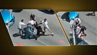 Üstüne saldıran beş kişiye de geri adım attırdı! Ardı ardına yumruklar...