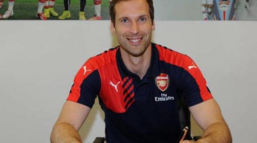 Petr Cech Arsenal'e imzayı attı