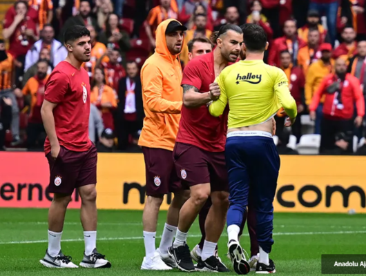 Derbide birbirlerine girmişlerdi! Kerem Aktürkoğlu'na kavgalı olduğu Mert Hakan'dan telefon...