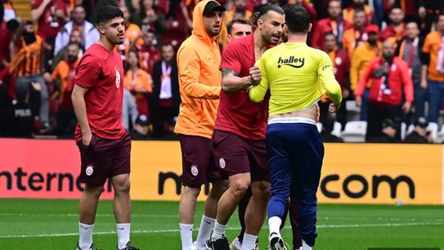 Derbide birbirlerine girmişlerdi! Kerem Aktürkoğlu'na kavgalı olduğu Mert Hakan'dan telefon...