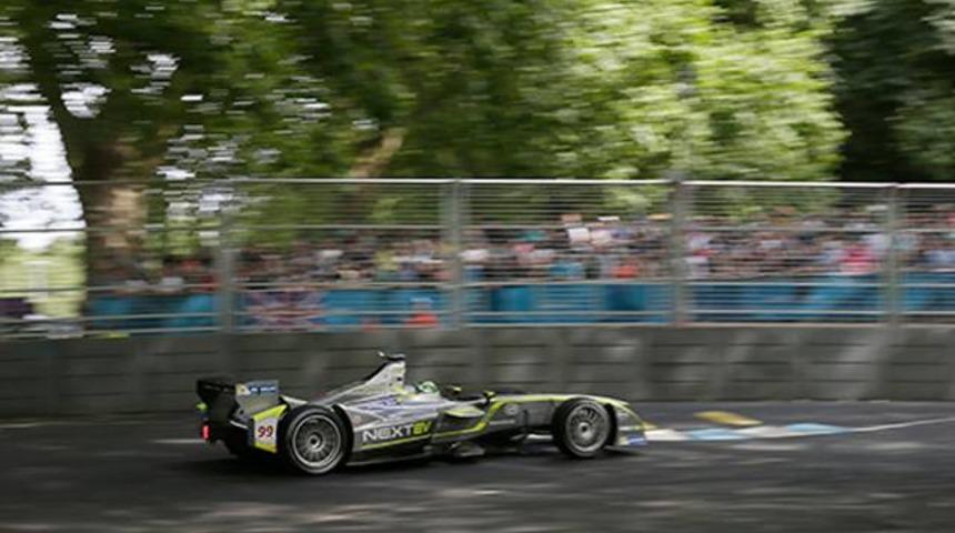 Formula E'de zafer Nelson Piquet'in!