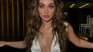 Göğsündeki kitleyi aldırmıştı! Cemre Baysel iyileşir iyileşmez soluğu Jennifer Lopez konserinde aldı