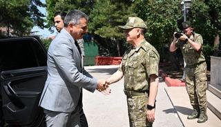 Erzurum Valisi'nden yeni rütbe alan Altuğ Paşa’ya tebrik
