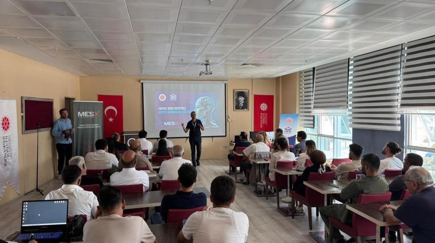 Habercilere yapay zekâ destekli medya eğitimi