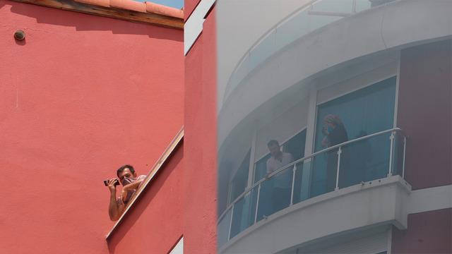 Antalya'da korku dolu anlar: Balkonda dakikalarca kurtarılmayı beklediler!