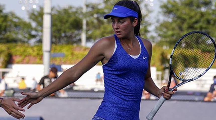 İpek Soylu'dan &ccedil;iftler zaferi!