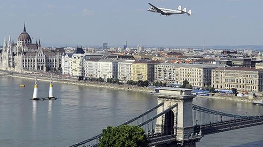 Red Bull Air Race'e Arch damgası!