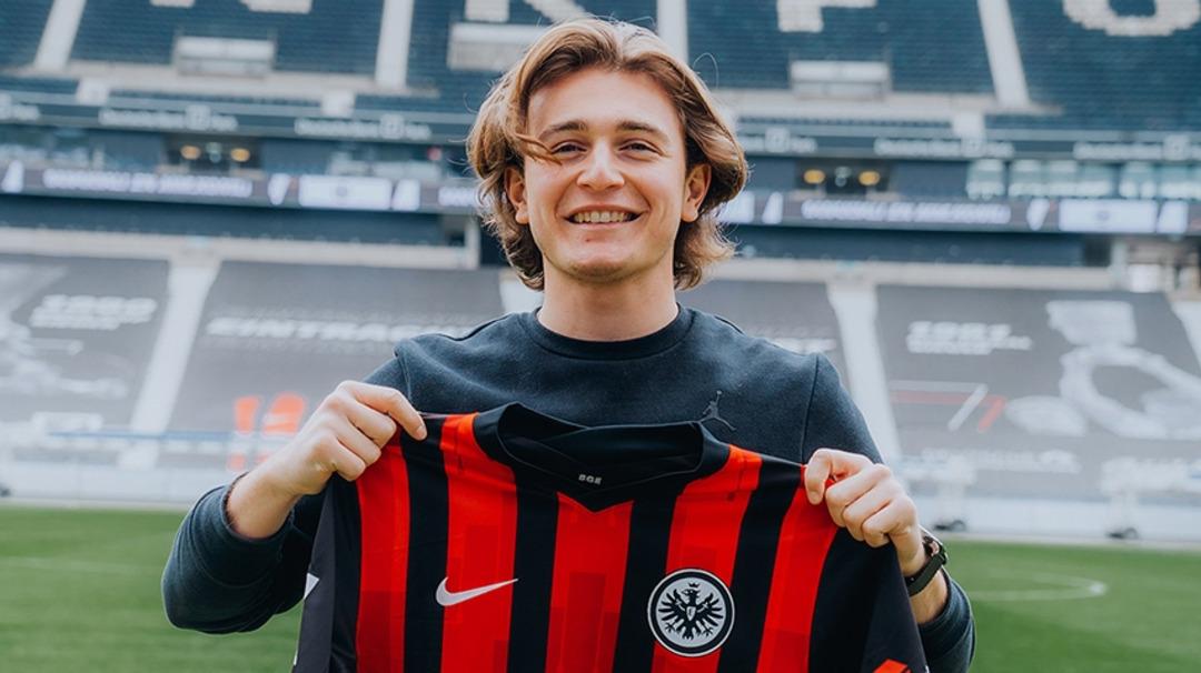 Ali Akman ın kariyer düşüşü sevenlerini bir hayli üzdü! Spot ışıklı stadyumlardan TFF 1. Lig e... 1