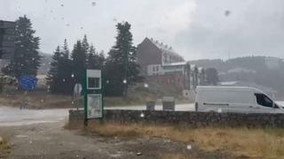 Uludağ 10 dakikalık yaz yağmuruyla serinledi