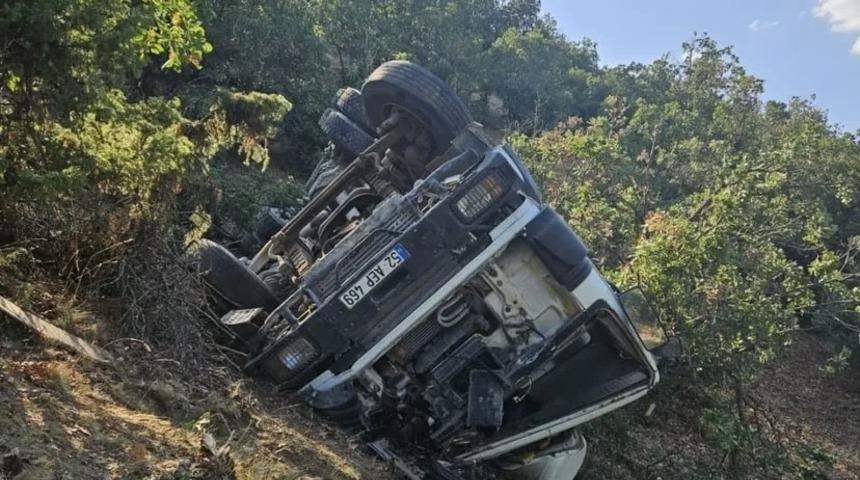 Beton mikseri şarampole yuvarlandı: 1 yaralı