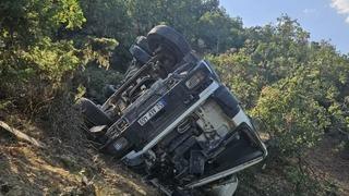 Beton mikseri şarampole yuvarlandı: 1 yaralı