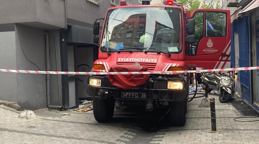 Şişli’deki korkutan yangın! Kozmetik dükkanını alevler sardı, yangında 3 kişi dumandan etkilendi