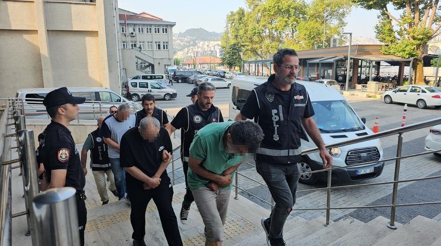 Dedektörle define ararken yakalanan 4 şüpheliye adli kontrol