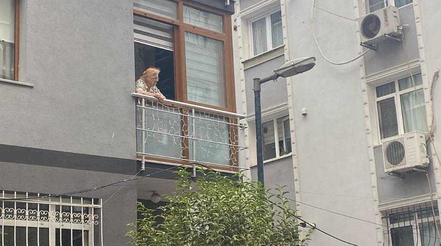 Şişli’deki kozmetik dükkanında çıkan yangında 3 kişi dumandan etkilendi