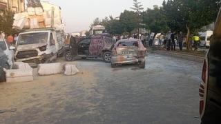 Bitlis'te freni boşalan tır, 8 aracı kullanılmaz hale getirdi