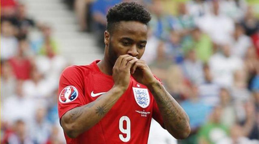 Liverpool taraftarı Sterling'i internetten satışa &ccedil;ıkardı