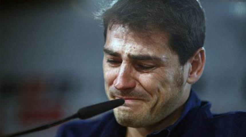 Casillas g&ouml;zyaşlarıyla veda etti