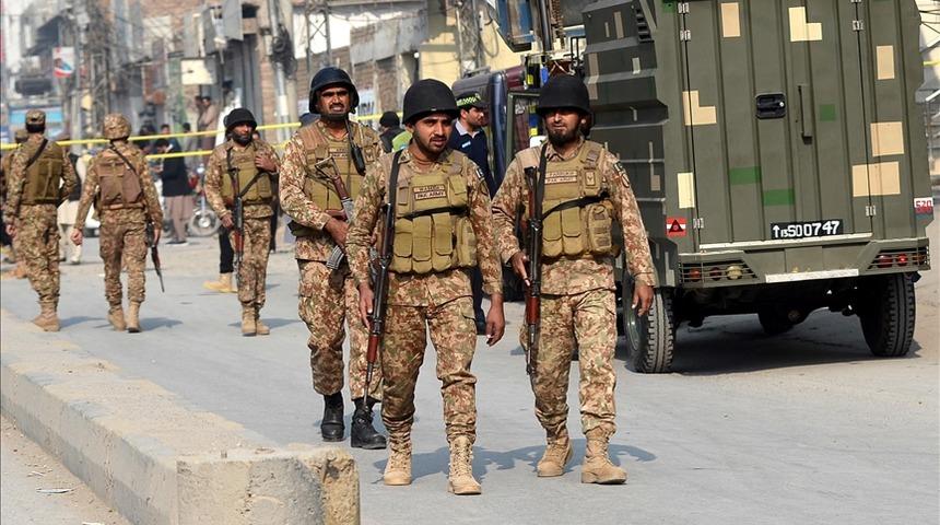 Pakistan'daki 4 farklı saldırıda 8'i güvenlik görevlisi 11 kişi öldü