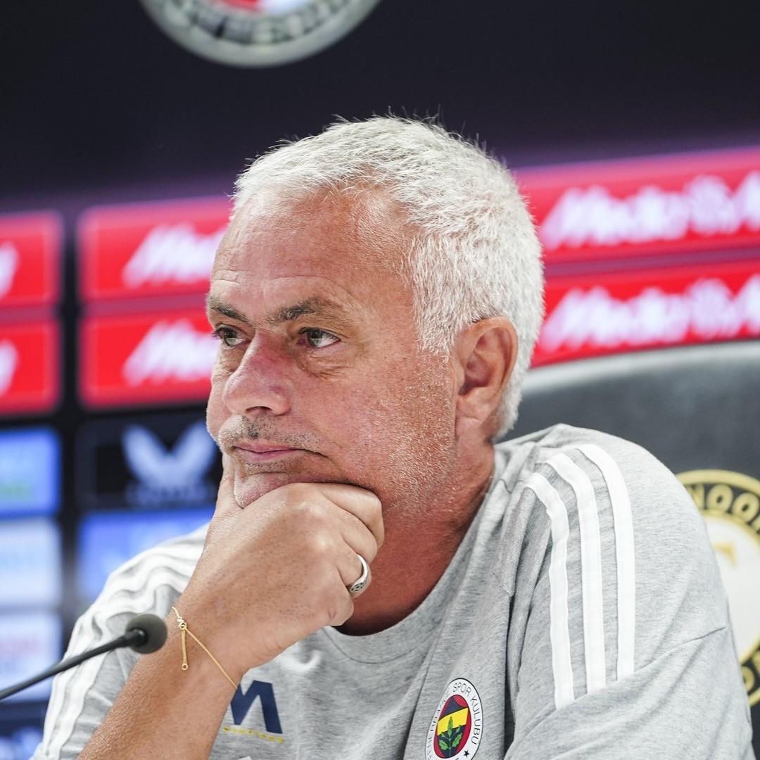 Fenerbahçe de Feyenoord yenilgisi sonrası teknik direktör Jose Mourinho transfer dedi! Yönetime sitem etti...   Hızlı oyuncumuz yok!   5