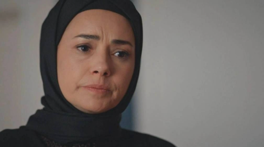 Kıskanmak'ın Seniha'sı &Ouml;zg&uuml; Namal aşk orucunu bozdu! Sevgilisi bakın kim &ccedil;ıktı 