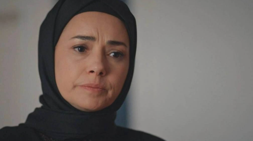 Özgü Namal yeni rolü için imaj tazeledi! Yine çok beğenildi 