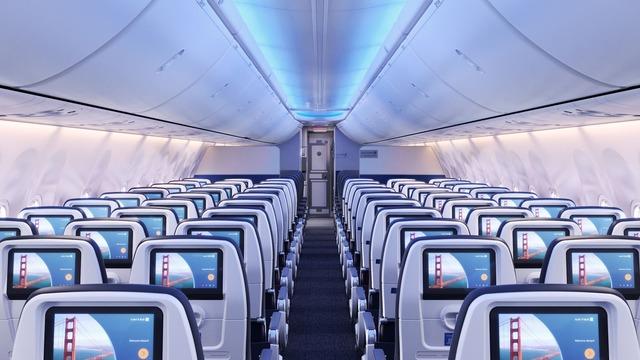 Dev hava yolu şirketi onlarca seferini iptal etti! Yolcular uçaktan indirildi