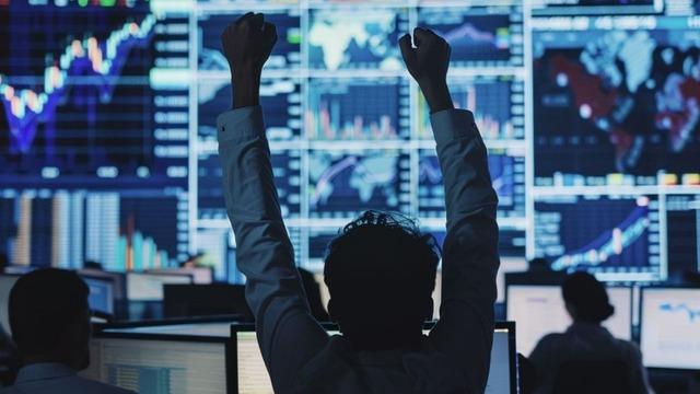 Fon piyasası yatırımcının y&uuml;z&uuml;n&uuml; g&uuml;ld&uuml;rd&uuml;: Bu hafta y&uuml;zde 55 getiri var!