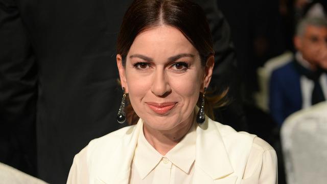 Bir süredir ekranlardan uzaktı! İpek Tuzcuoğlu yeni görüntüsüyle şaşırttı