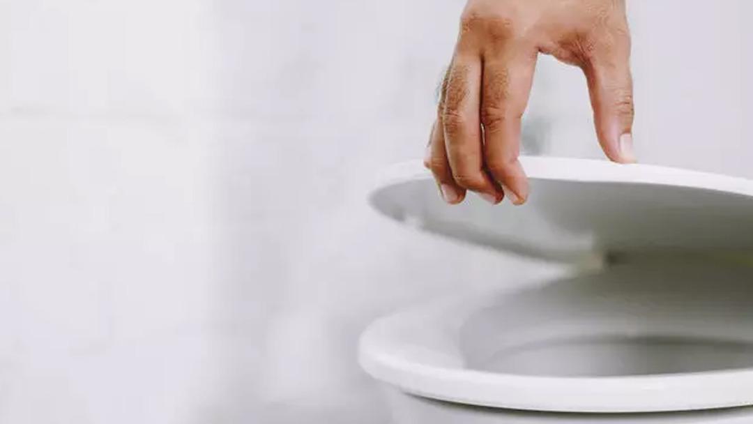 Klozete tuvalet kağıdı serip oturuyorsanız dikkat! Uzmanlar büyük tehlike için uyardı... Bunu yapmayın 1