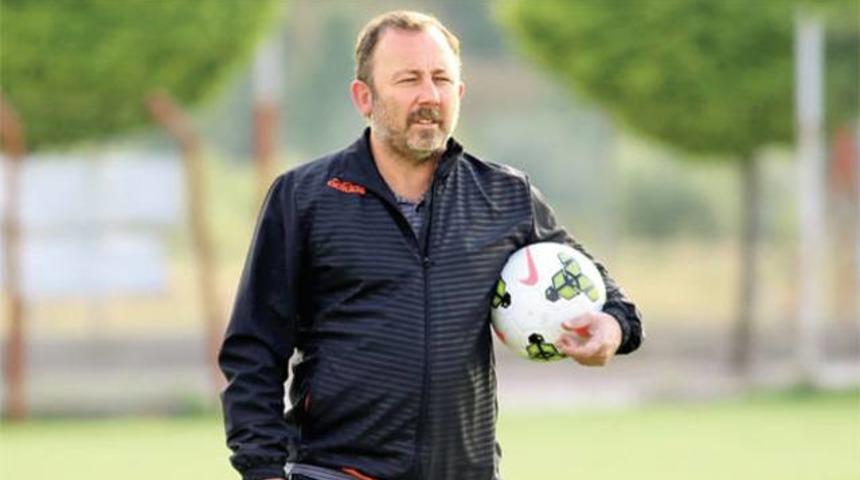 Sergen: 'Türkiye'ye gelenler büyük yıldız değil'