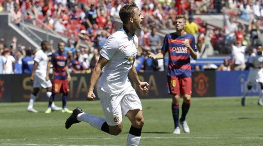 Manchester United, Barcelona'yı devirdi!