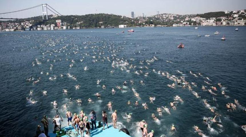 İstanbul Boğazı&rsquo;ndan rekor ge&ccedil;ti