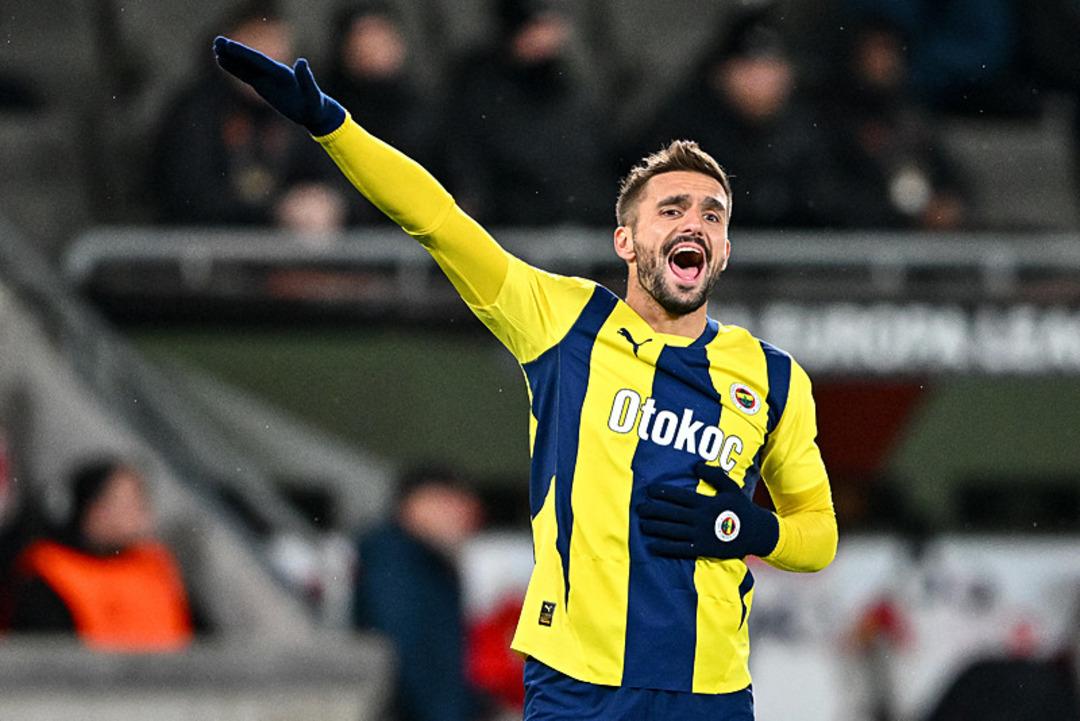 Fenerbahçe den ayrılan Dusan Tadic in yeni adresi açıklanıyor! Abu Dabi ekibi Al Wahda transferi bitiriyor... 1