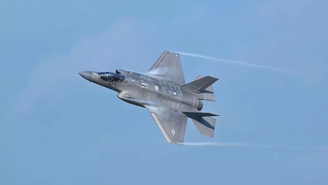 Japonya da F-2A savaş uçağı okyanusa düştü! Pilot sağ kurtarıldı 1