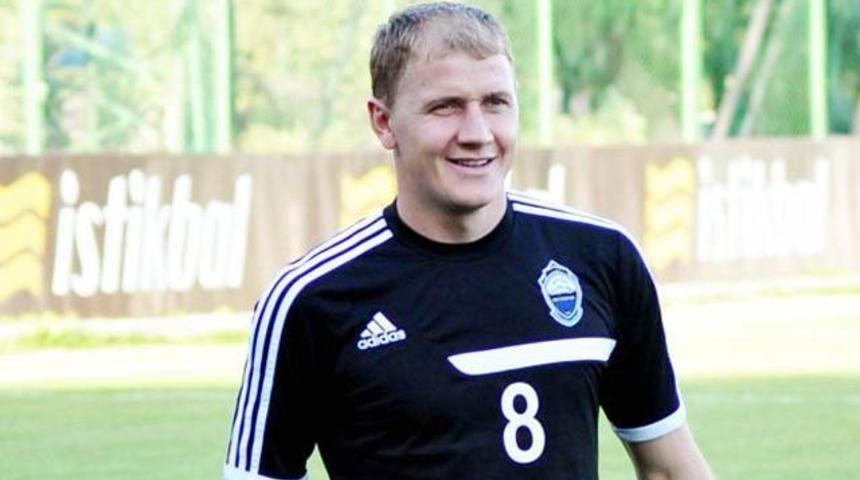 Karşıyaka'da İbricic imzaladı