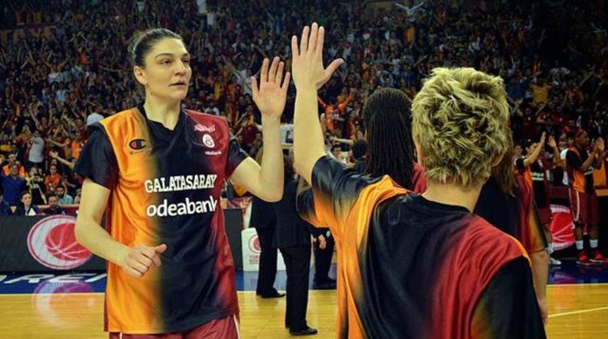 Galatasaray'a iki darbe birden
