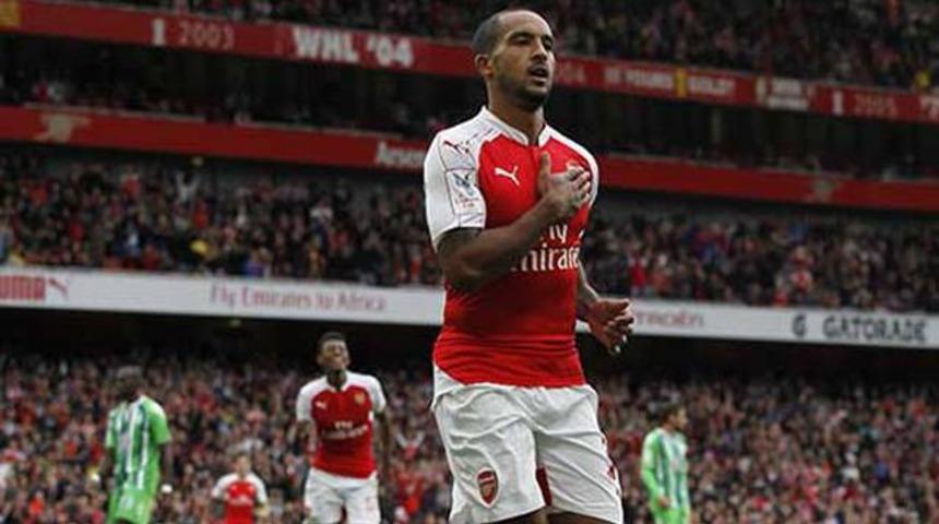 Arsenal, Walcott ve Cazorla ile nikah tazeledi