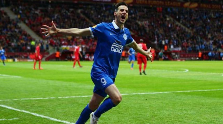 Galatasaray'da Douglas ve Kalinic direkten döndü