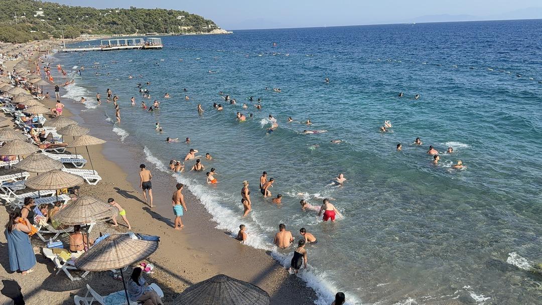 Bodrum da insan seli! Nüfus 200 binden 800 bine ulaştı, adım atacak yer kalmadı 1