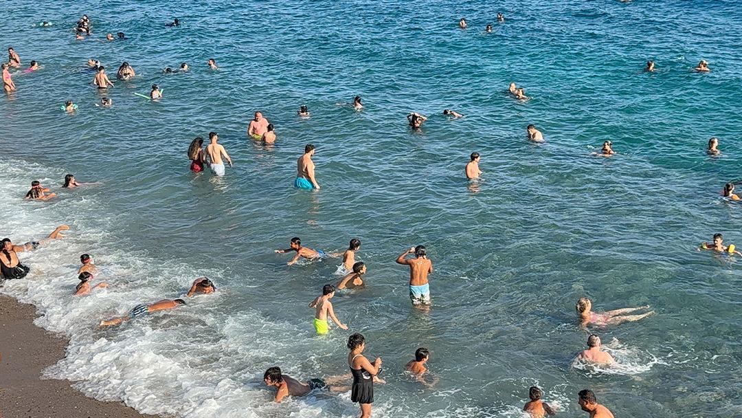 Bodrum da insan seli! Nüfus 200 binden 800 bine ulaştı, adım atacak yer kalmadı 2
