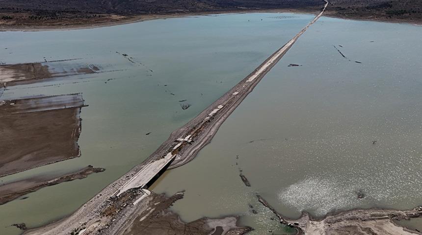 İzmir susuzlukla boğuşuyor: Barajlar alarm veriyor, su kesintileri başladı!
