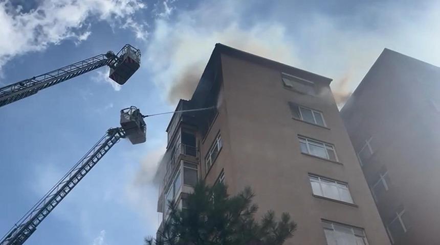 İstanbul'un göbeğindeki 10 katlı binada yangın paniği! Çok sayıda itfaiye ekibi sevk edildi