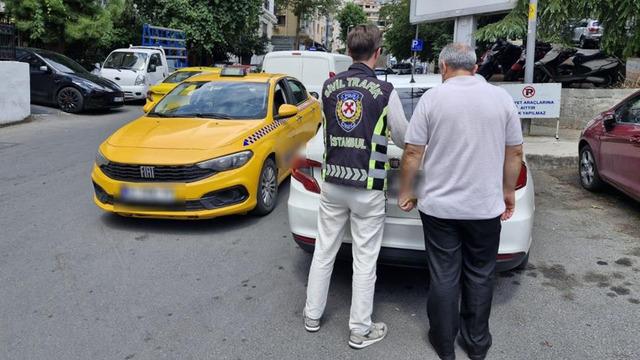 Fatih'te yolcu seçen ticari taksi şoförü yakalandı