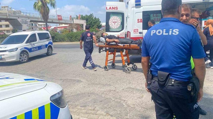 Antalya’da motosikletten düşen sürücü yaralandı