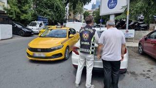 Fatih’te yolcu seçen ticari taksi şoförü yakalandı