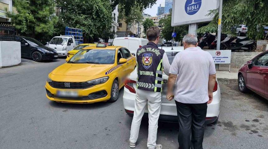 Fatih’te yolcu seçen ticari taksi şoförü yakalandı